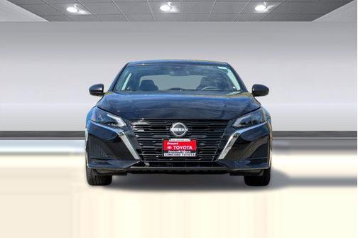 Super Black 2025 Nissan Altima SV FWD