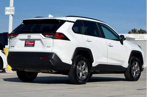 2025 Toyota RAV4 XLE