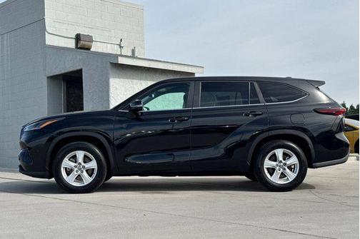2025 Toyota Highlander LE