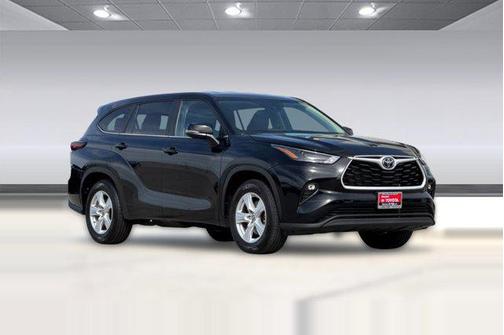 Midnight Black Metallic 2025 Toyota Highlander LE