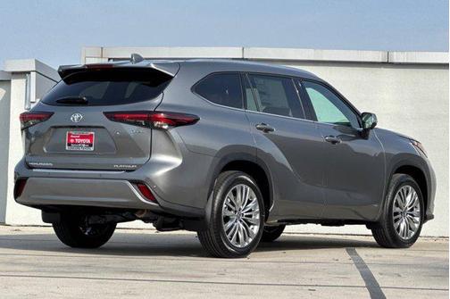 2026 Toyota Highlander Hybrid Platinum
