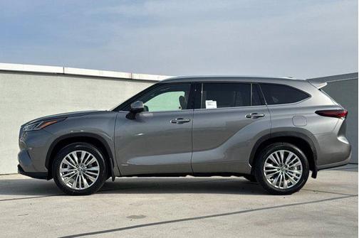 2026 Toyota Highlander Hybrid Platinum