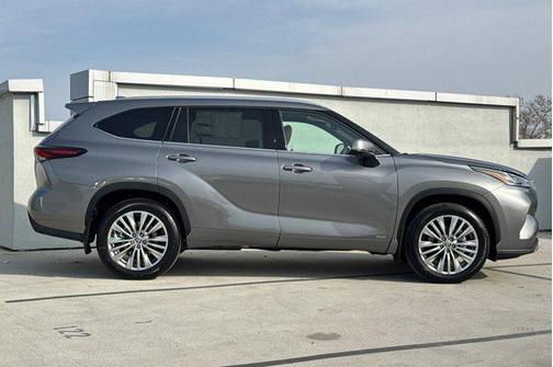 2026 Toyota Highlander Hybrid Platinum
