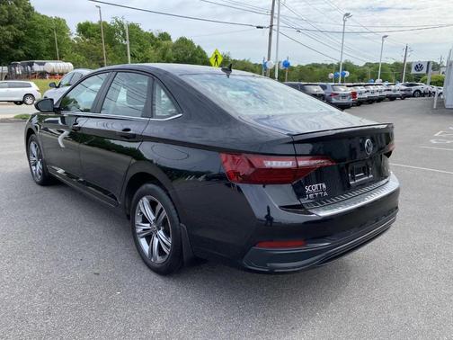 Deep Black Pearl Effect 2024 Volkswagen Jetta 1.5T SE