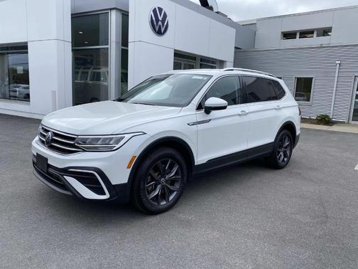 Opal White Pearl Effect 2023 Volkswagen Tiguan 2.0T SE