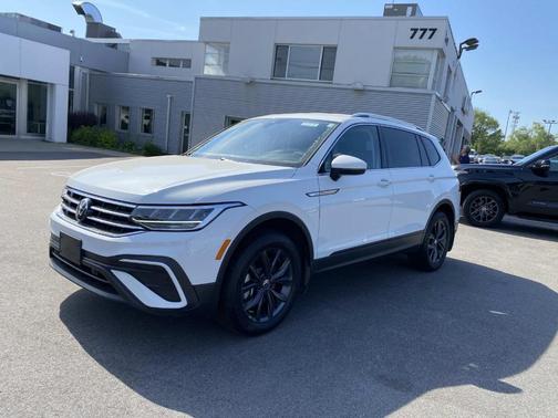 Pure White 2024 Volkswagen Tiguan 2.0T SE