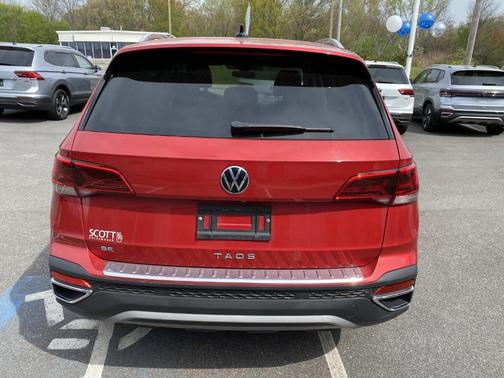 Kings Red 2023 Volkswagen Taos 1.5T SE