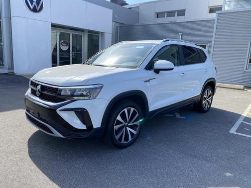 Pure White 2023 Volkswagen Taos 1.5T SE