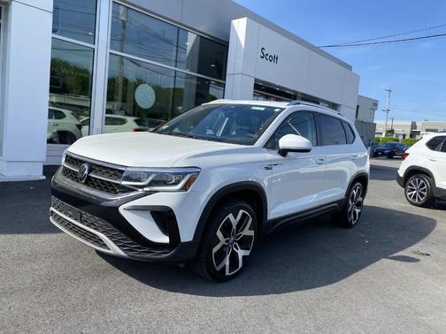 Pure White 2023 Volkswagen Taos 1.5T SEL