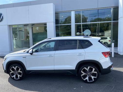 Pure White 2023 Volkswagen Taos 1.5T SEL