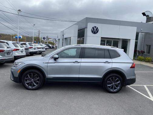 Pyrite Silver Metallic 2023 Volkswagen Tiguan 2.0T SE