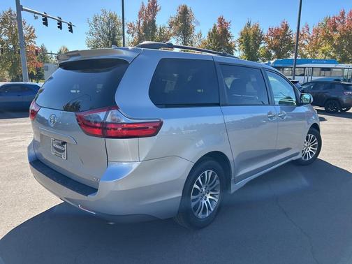 2020 Toyota Sienna XLE Premium