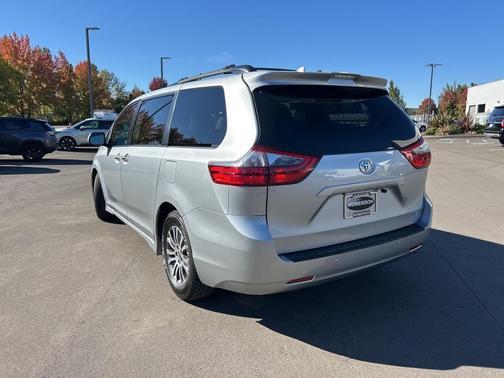 2020 Toyota Sienna XLE Premium