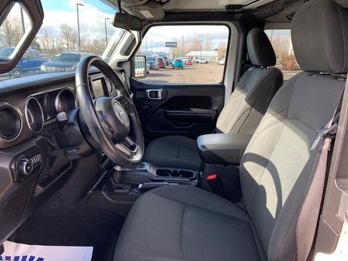 Photo 2 of 21 of 2020 Jeep Wrangler Sport