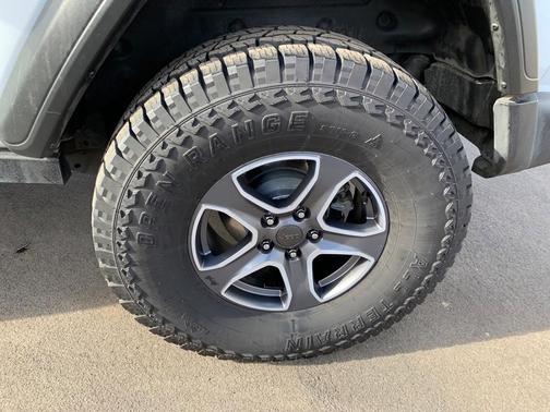 Photo 5 of 21 of 2020 Jeep Wrangler Sport