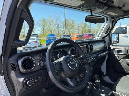 Photo 3 of 23 of 2021 Jeep Wrangler Sport