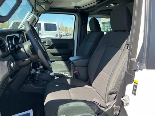 Photo 2 of 23 of 2021 Jeep Wrangler Sport