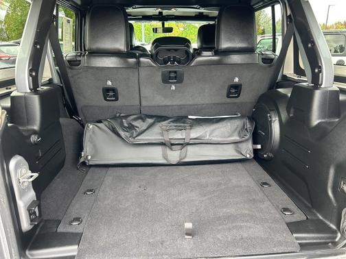 2021 Jeep Wrangler Unlimited Sahara Altitude