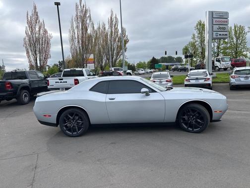 2022 Dodge Challenger SXT