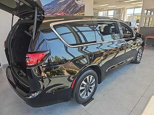 2025 Chrysler Pacifica Hybrid Select