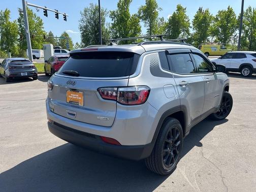 2022 Jeep Compass Latitude Lux