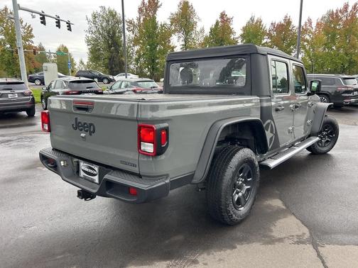 2021 Jeep Gladiator Sport