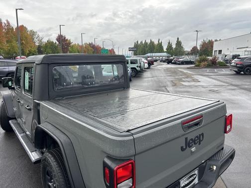 2021 Jeep Gladiator Sport