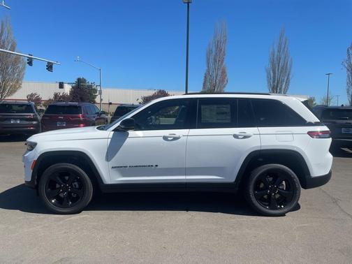 2025 Jeep Grand Cherokee Laredo