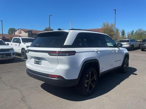 2025 Jeep Grand Cherokee Laredo