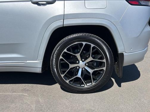 2022 Jeep Grand Cherokee Summit