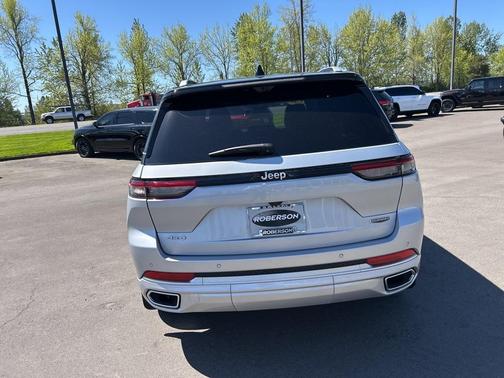 2022 Jeep Grand Cherokee Summit