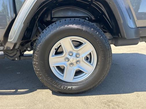 2021 Jeep Gladiator Sport