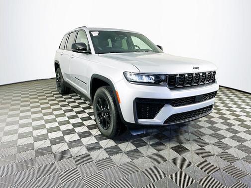 Silver 2026 Jeep Grand Cherokee Laredo
