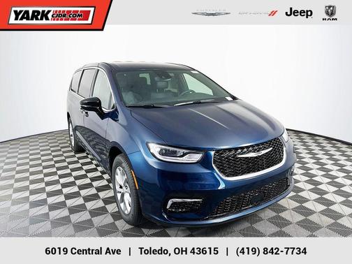 2025 Chrysler Pacifica Select