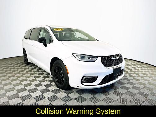 White 2024 Chrysler Pacifica Touring-L
