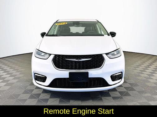 White 2024 Chrysler Pacifica Touring-L