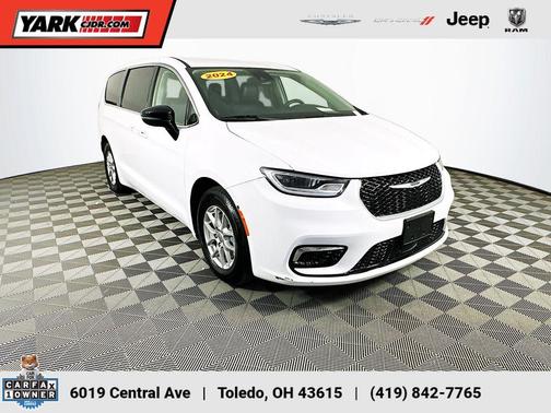 White 2024 Chrysler Pacifica Touring-L
