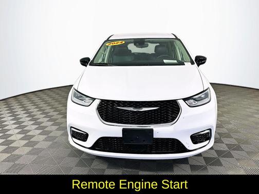 White 2024 Chrysler Pacifica Touring-L