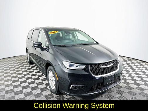 2023 Chrysler Pacifica Touring-L