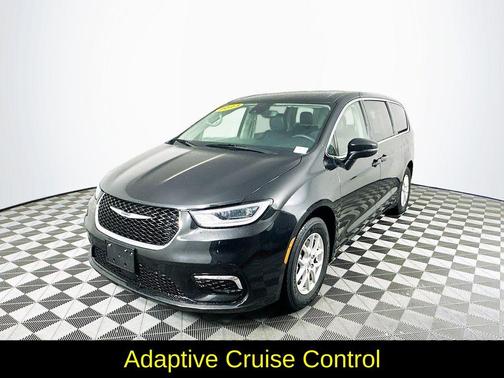 2023 Chrysler Pacifica Touring-L