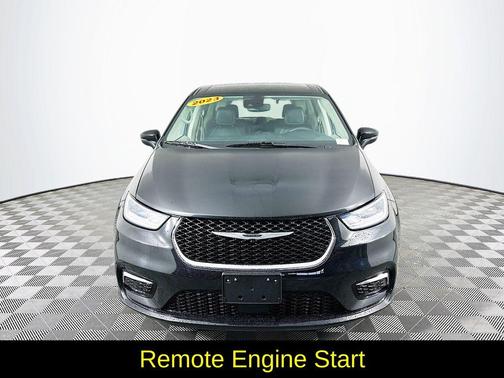 2023 Chrysler Pacifica Touring-L