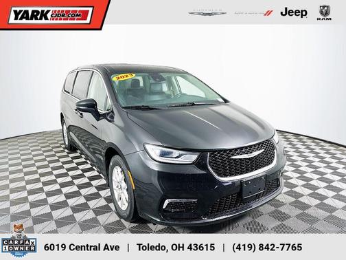 2023 Chrysler Pacifica Touring-L