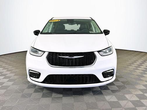 White 2024 Chrysler Pacifica Touring-L