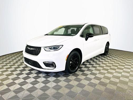 White 2024 Chrysler Pacifica Touring-L