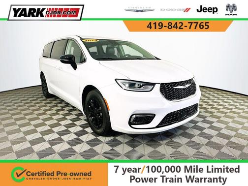 White 2024 Chrysler Pacifica Touring-L