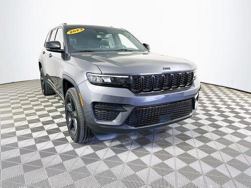 Gray 2023 Jeep Grand Cherokee Altitude