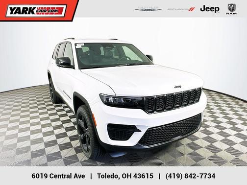 2025 Jeep Grand Cherokee Laredo