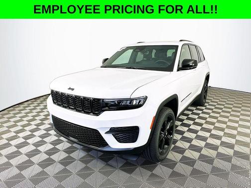 2025 Jeep Grand Cherokee Laredo