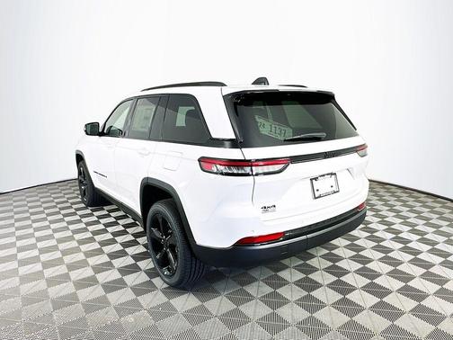 2025 Jeep Grand Cherokee Laredo