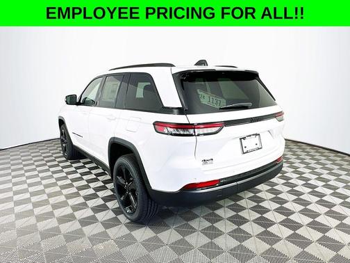 2025 Jeep Grand Cherokee Laredo